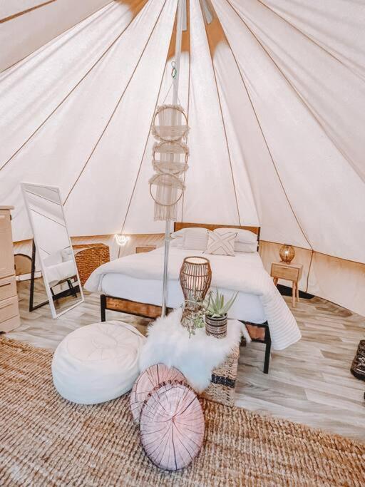 Готель Cute Off Grid Glampsite With Wifi- 5 Min From Haleiwa Town Екстер'єр фото
