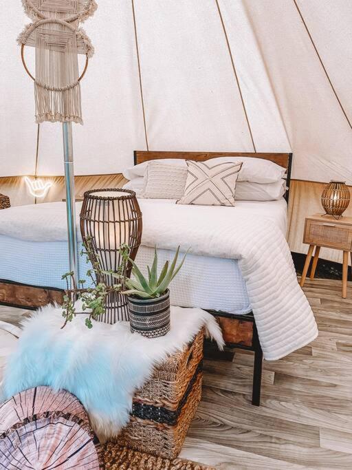 Готель Cute Off Grid Glampsite With Wifi- 5 Min From Haleiwa Town Екстер'єр фото